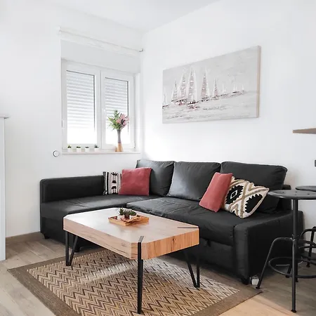 Appartement With Terrace And Free Parking - Nearby *