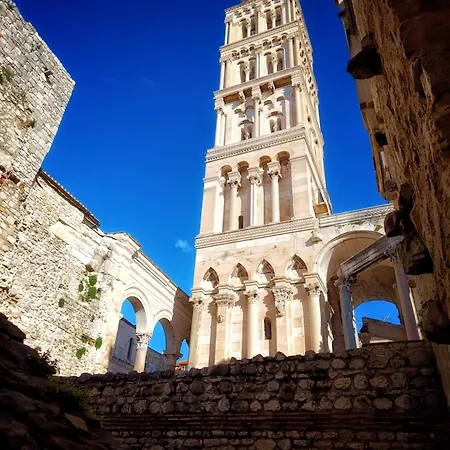 With Terrace And Free Parking - Nearby Apartamento Split