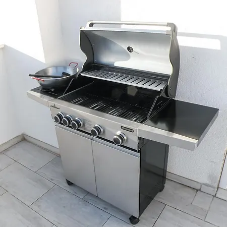 With Terrace And Free Parking - Nearby Apartament *