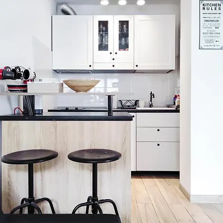 With Terrace And Free Parking - Nearby Apartmán *